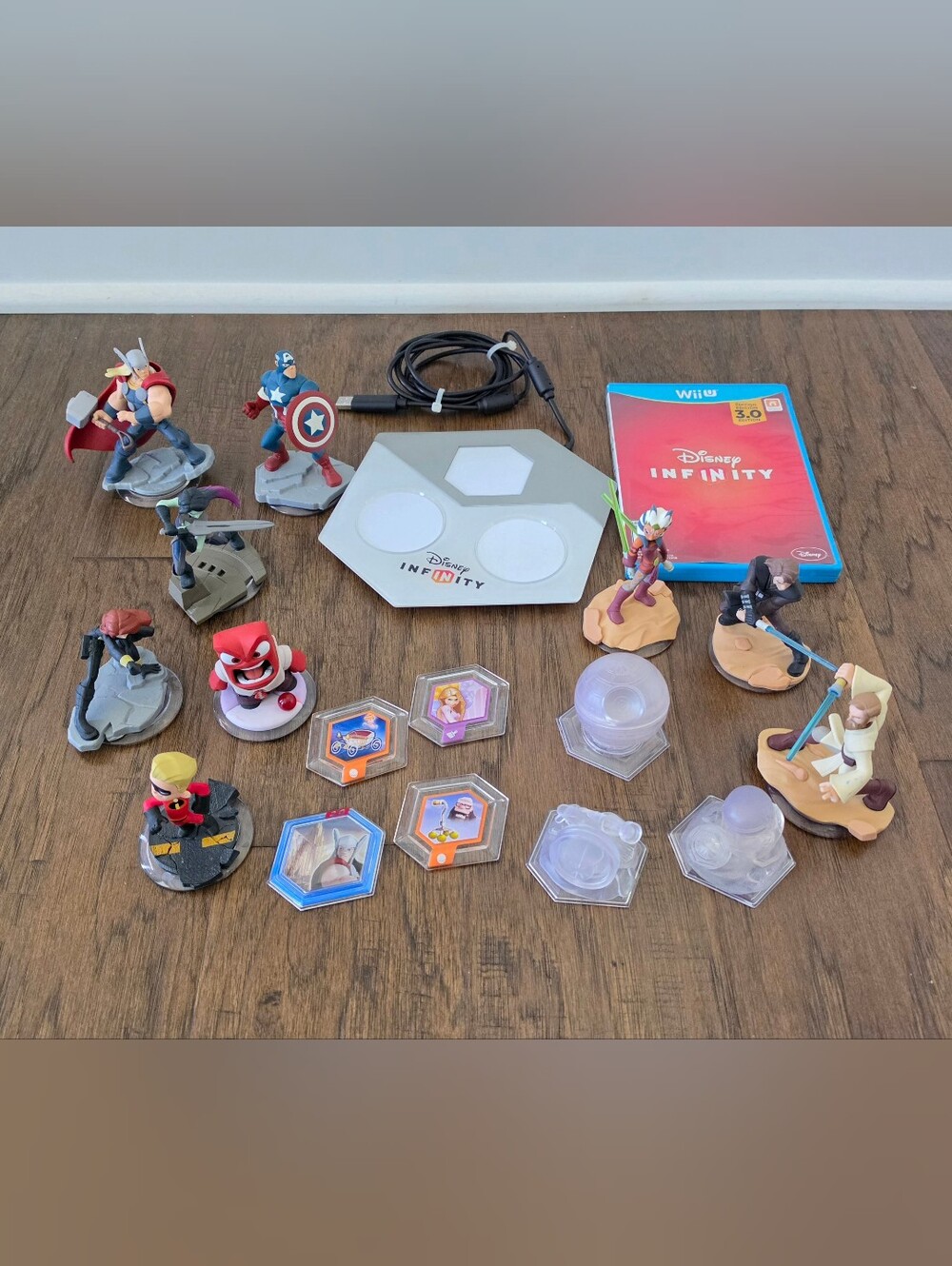 Wii U Starter Pack with White Base and Assorted Figures Lot